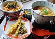 ☆ランチオススメ☆ 小さな玉子丼と天ぷらうどんセット