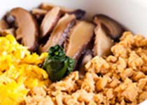 鶏そぼろ椎茸3色丼